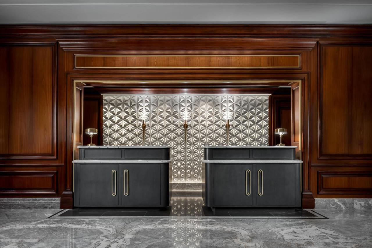 The Ritz-carlton,