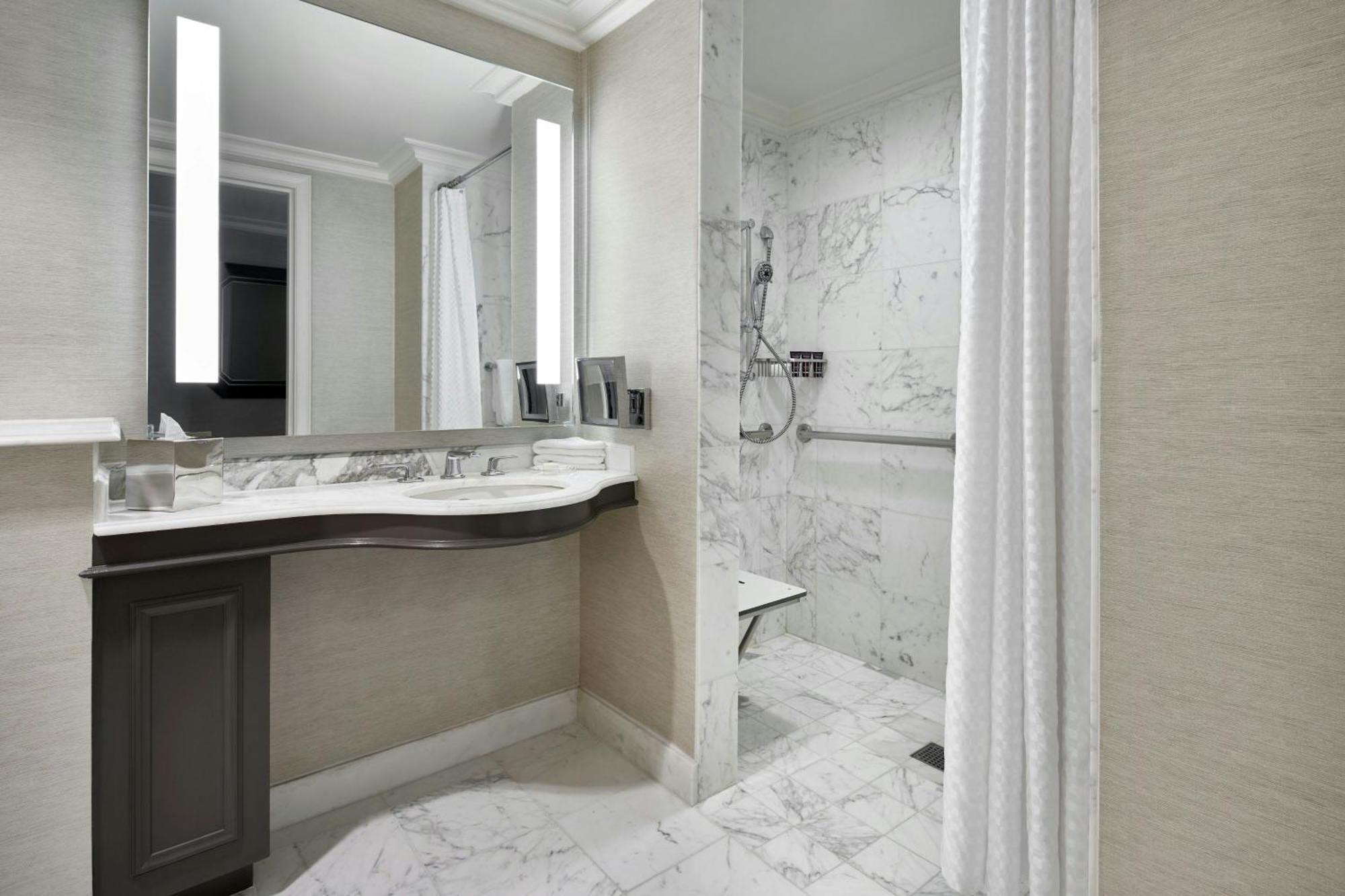 The Ritz-carlton, Hotel 4*
